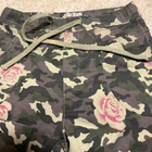 CHICA LONDON upeat ruusu camo kuosi housut XS (S) - pikkukuva 4