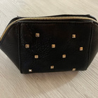 @ Gina Tricot meikkipussi nahkaa ja niittejä uusi @ - pikkukuva 1