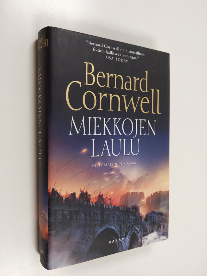 Bernard Cornwell : Miekkojen laulu : historiallinen romaani