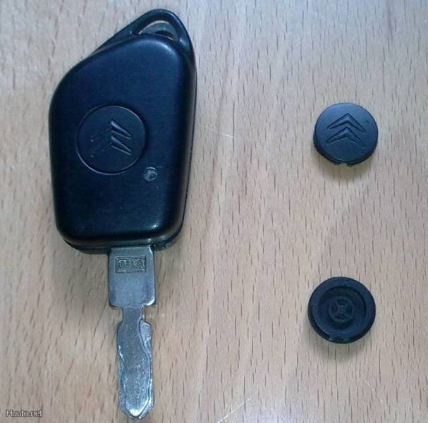 Citroën (Citroen) avaimenperän kuminen painike