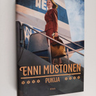 Enni Mustonen : Pukija - pikkukuva 1