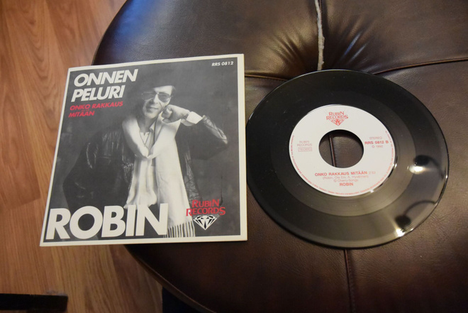 Robin – Onnen Peluri / Onko Rakkaus Mitään