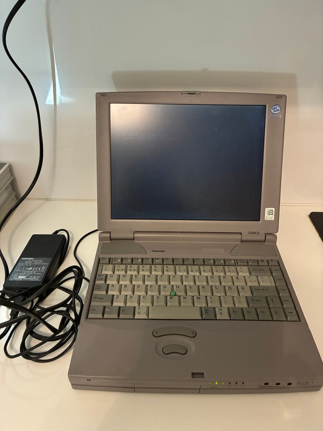 Toshiba 220CS satellite retro kannettava