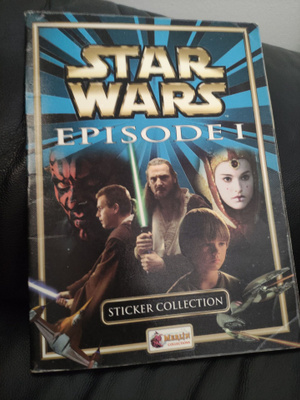 1999: Star Wars: Episode I – Pimeä uhka Tarrakirja