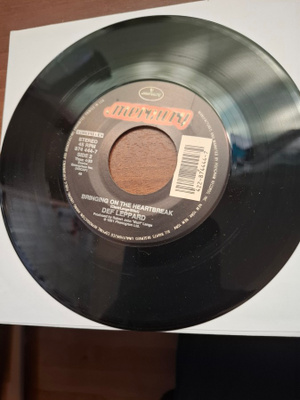 Def Leppard - Bringing On The Heartbreak / Foolin`