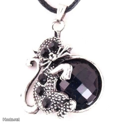 809 .. Cool Style Charn Kissa Crystal .. Kaulakoru