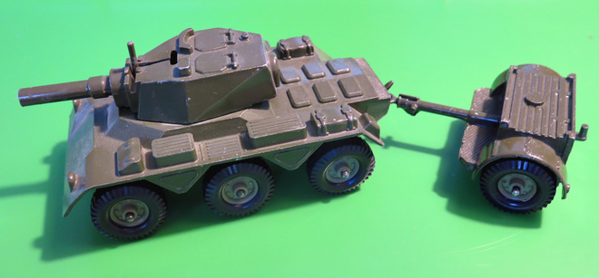 Crescent Toys - Alvis Saladin AFV + Ammunition limber