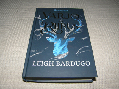 Leigh Bardugo Varjo ja riipus