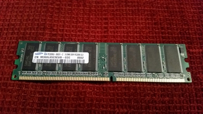 SAMSUNG - 512MB DDR ( Muistikampa )