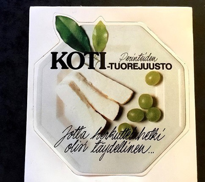 Juusto ja viinirypäleet tarra