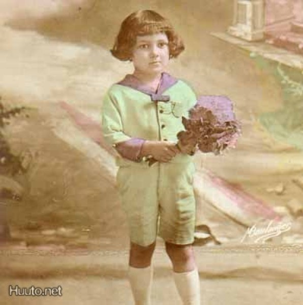 LAPSI / Kuulas maisema ja kiharahiuksinen poika. 1910-l.