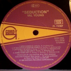 VAL YOUNG :: SEDUCTION :: VINYYLI  LP     1985 - pikkukuva 3