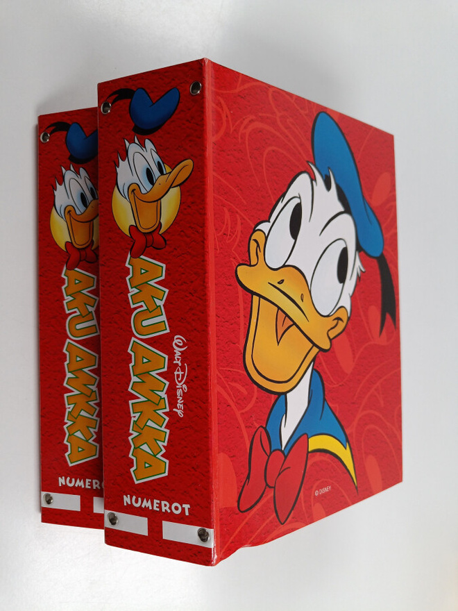 Walt Disney : Aku Ankka vuosikerta 2004 (1-53, kansiossa)