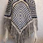 Alina´s Handmade käsin virkattu Poncho valkoinen siniharmaa - pikkukuva 2