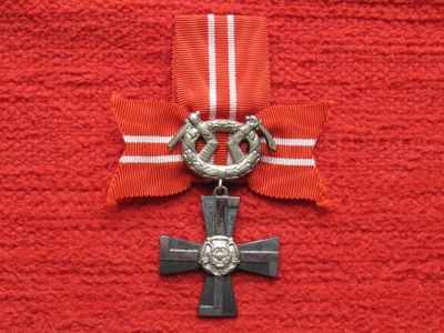Vapaudenristi 4lk. miekoilla 1941