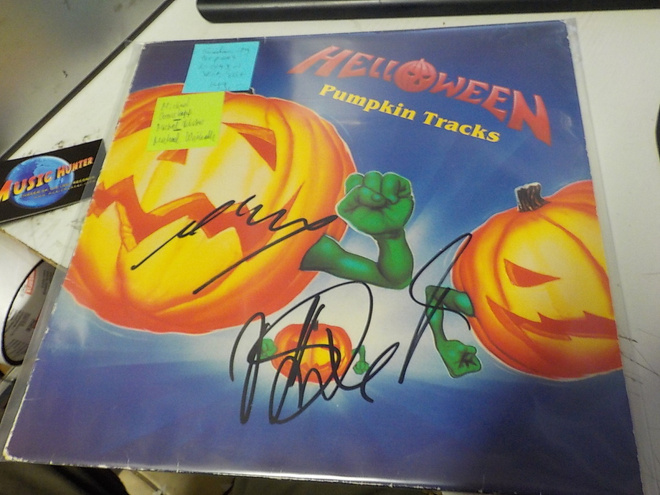HELLOWEEN - PUMPKIN TRACKS VG+/VG+ LP KOLMELLA NIMMARILLA