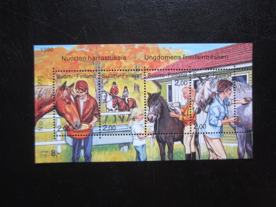 1990 BL6 Nuorten harrastuksia - ratsastus **