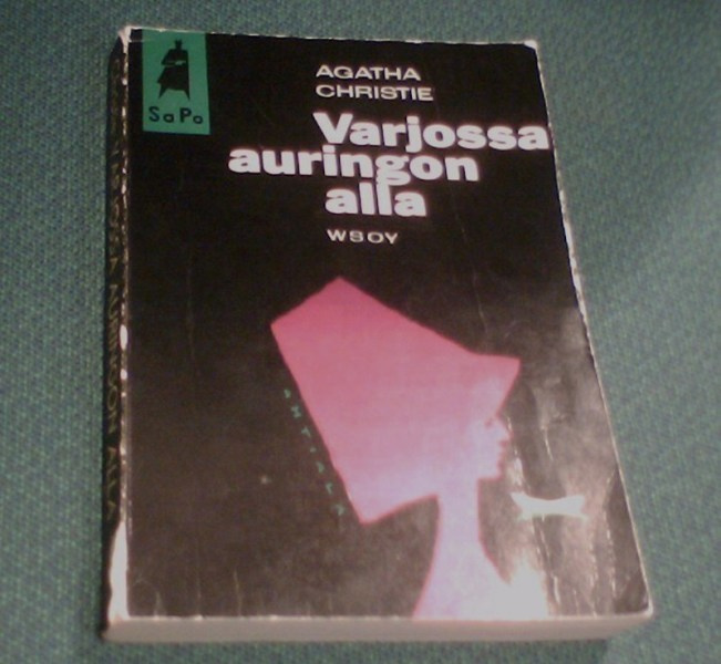 Agatha Christie: Varjossa auringon alla (1.p.1962) Sis.pk:t