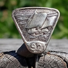 Hopeavärinen merkki vuodelta 1921. Halkaisija - 17 mm. - pikkukuva 1