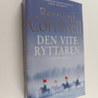 Bernard Cornwell : Den Vite Ryttaren - pikkukuva 1