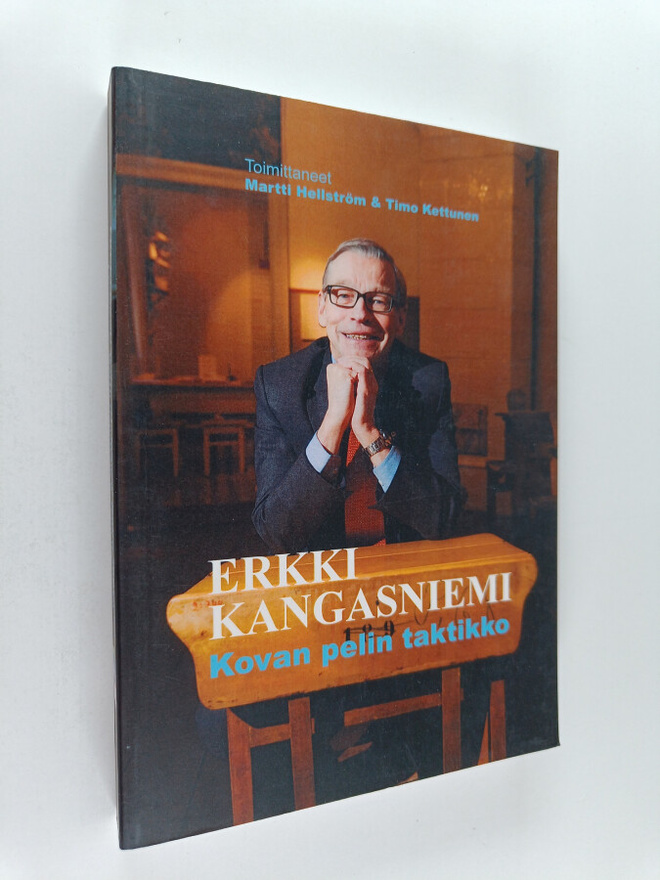 Martti Hellström : Erkki Kangasniemi : kovan linjan taktikko