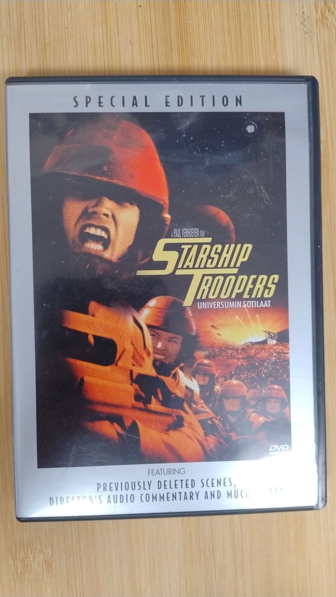 Starship Troopers – Universumin sotilaat DVD
