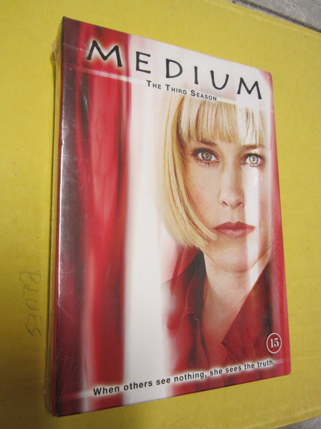 MEDIUM THE THIRD SEASON : AVAAMATON BOXI