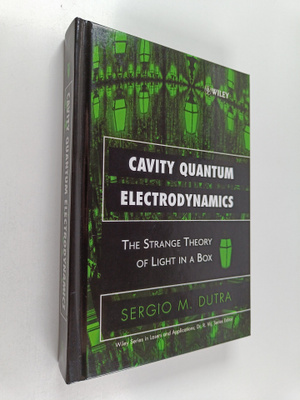 S. M. Dutra : Cavity quantum electrodynamics : the strang...