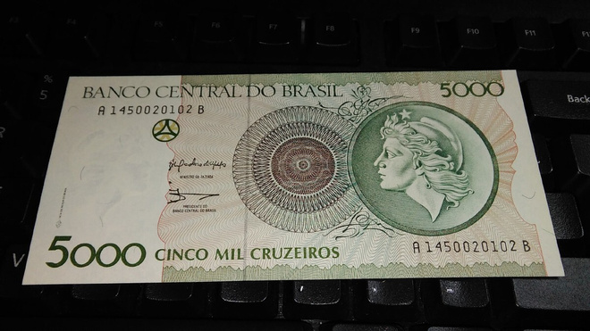 Brasilia Brazil 5000 cruzeiros 1990 P227 UNC