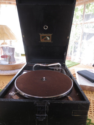 Veivigramofoni, His Masters Voice, jousi poikki