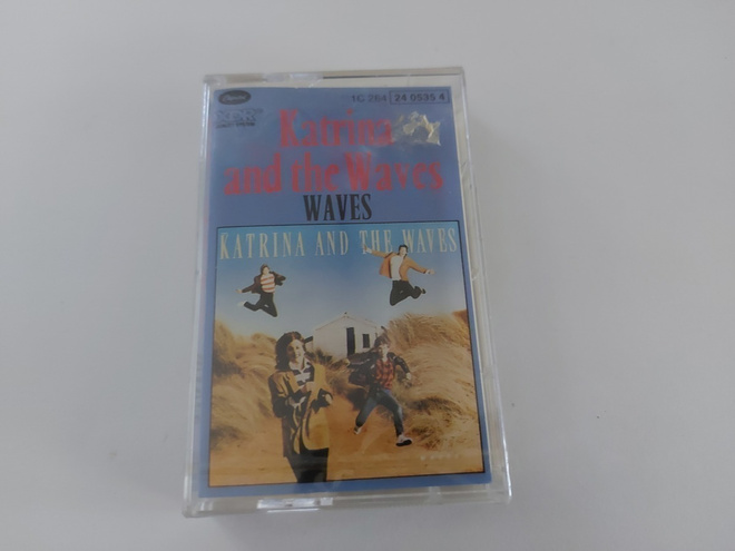 KATRINA AND THE WAVES - WAVES c-kasetti ( UUSI )