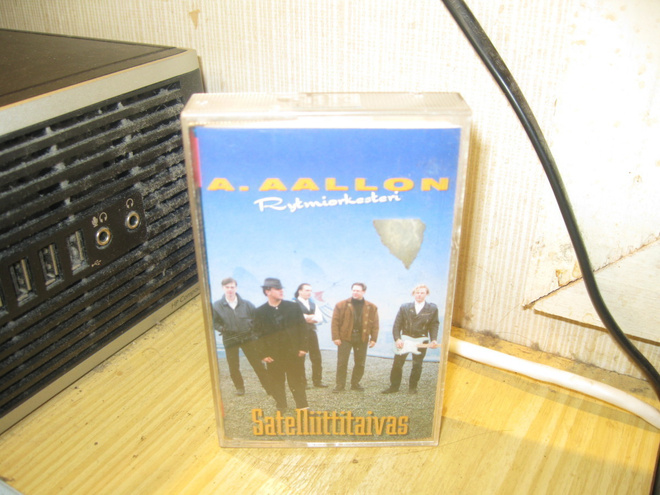 A.AALLON RYTMIORKESTERI SATELLIITTITAIVAS C-KASETTI