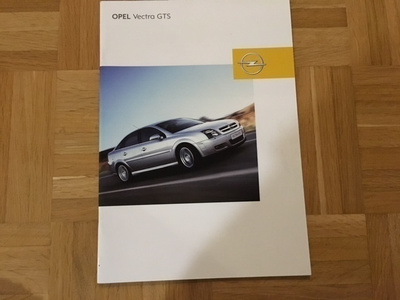 Esite Opel Vectra GTS. Vuodelta 2003.