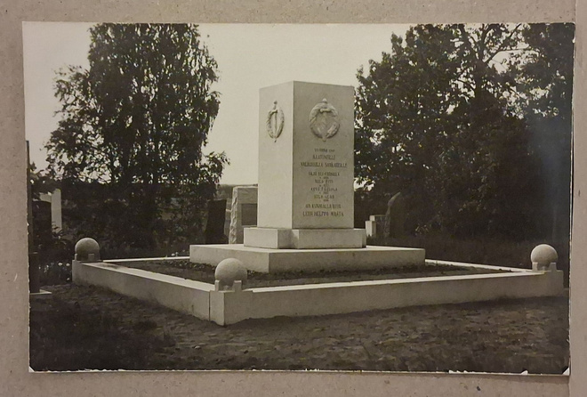 Huittinen: 1928 Sankaripatsas *** (207)