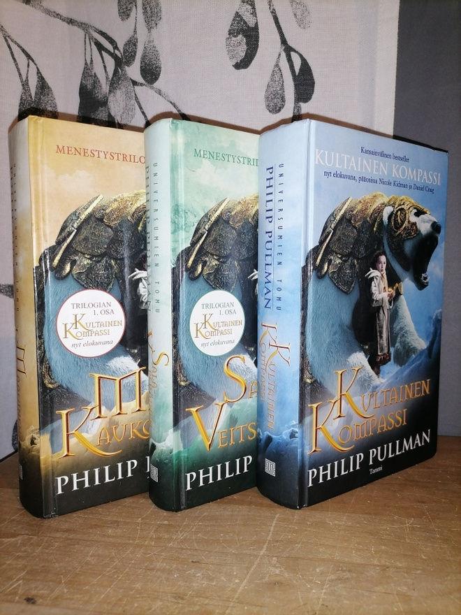 Philip Pullman - Universumien tomu 1-3 - Koko trilogia