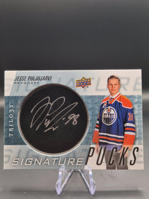 2016-17 UD Trilogy Signature Pucks Jesse Puljujärvi Auto RC