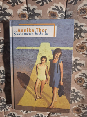 Annika Thor : Saari meren keskellä 1p