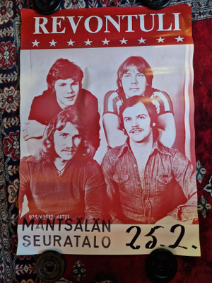 Revontuli yhtyeen vintage keikkajuliste. Mäntsälänä