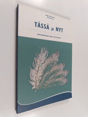 Päivi Muma ym. : Tässä ja nyt : sairaanhoitaja tekee krii...
