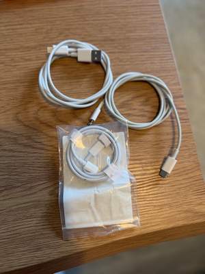 Myydään 3kpl 1m USB-C - Iphone laturin johtoja