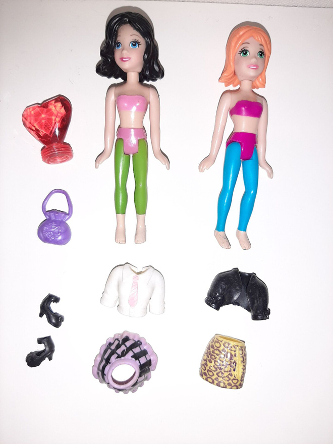 Polly pocket nuket tavaroineen
