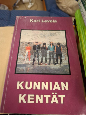 Kari Levola Kunnian kentät