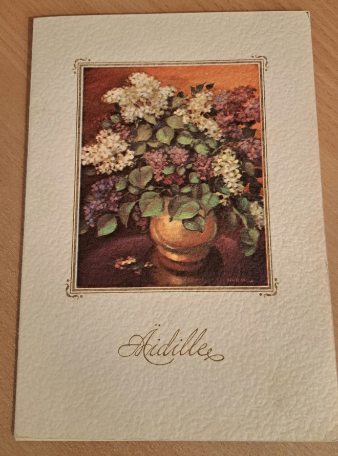 Nurmela, syreenit maljakossa, taittokortti, kulkenut