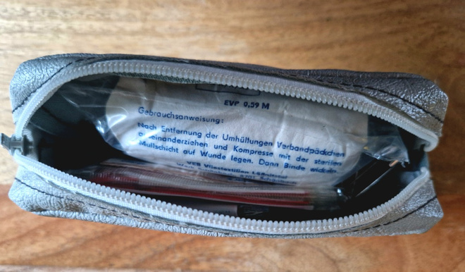 Vintage moottoripyörän/ Retki  ensiapupakkaus