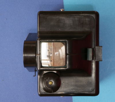 == Unibox Rare Art-Deco bakelite camera