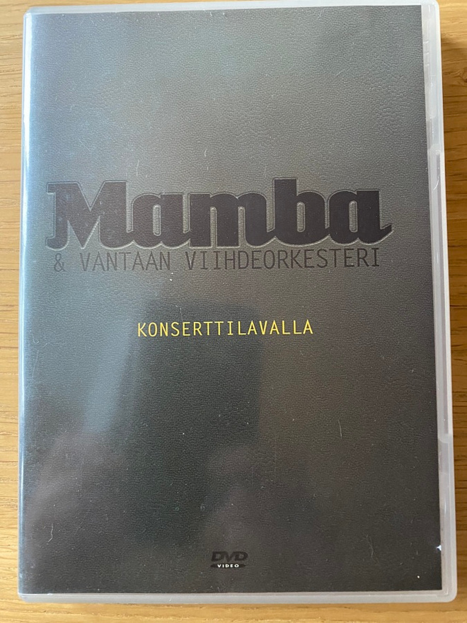 DVD Mamba & Vantaan viihdeorkesteri – Konserttilavalla