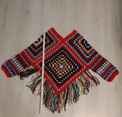 Alina´s Handmade käsin virkattu Poncho monivärinen punasävy
