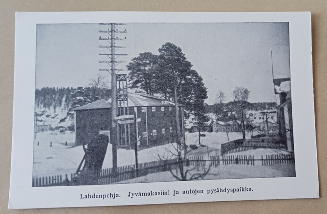Lahdenpohja, jyvämakasiini ja autojen pysähdyspaikka, ei p.
