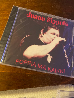 Junnu Sippola / poppia ikä kaikki muoveissa CD