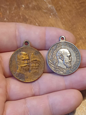 Venäläiset mitalit ilman nauhaa